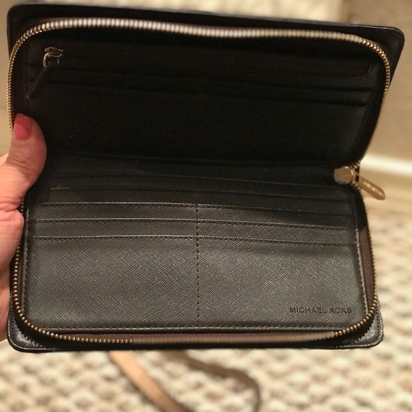 Michael Kors Hamilton Signature Continental Wallet - Picture 5 of 7